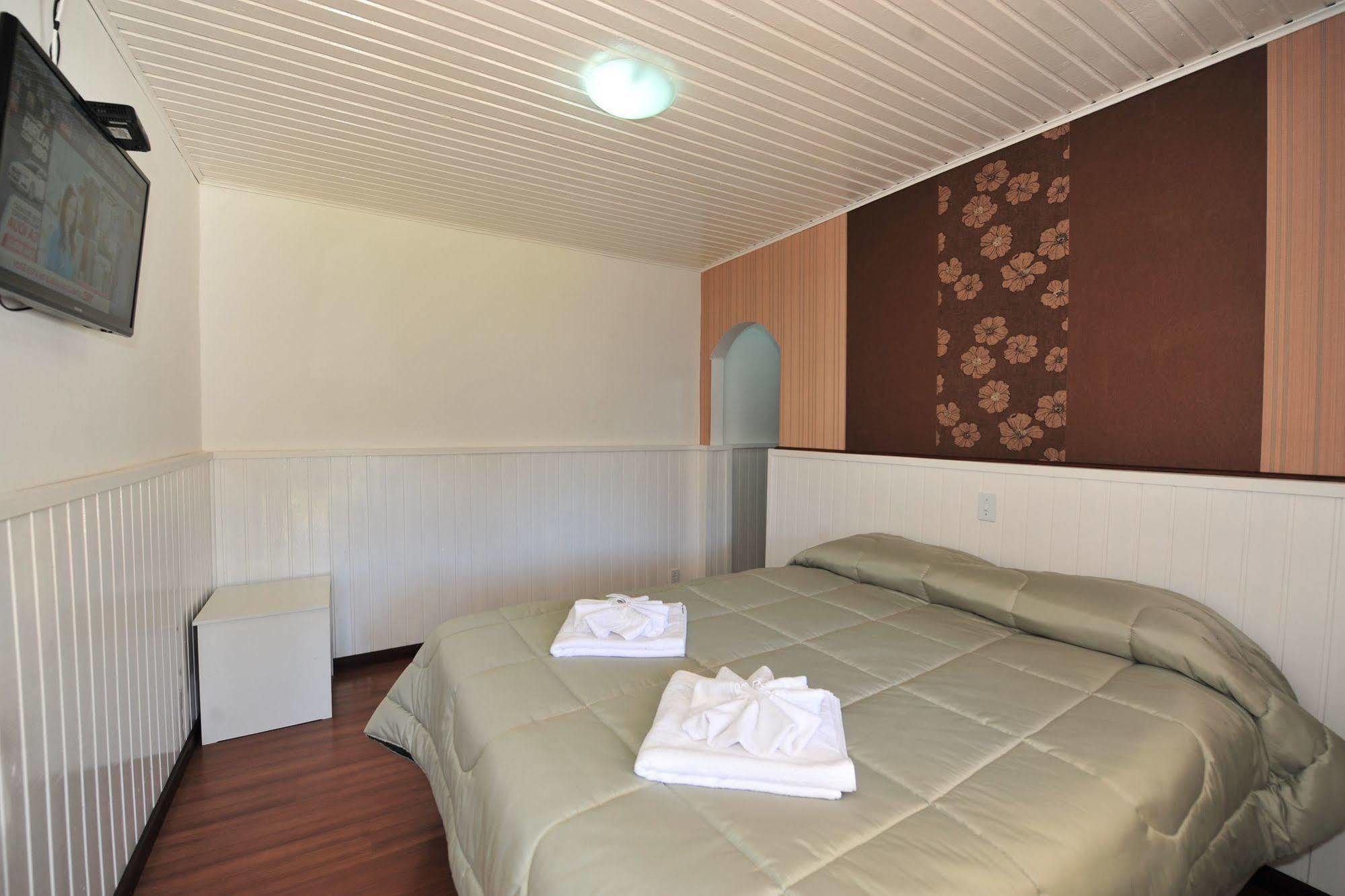 Pousada Villaggio Di Roma Campos do Jordão Екстериор снимка